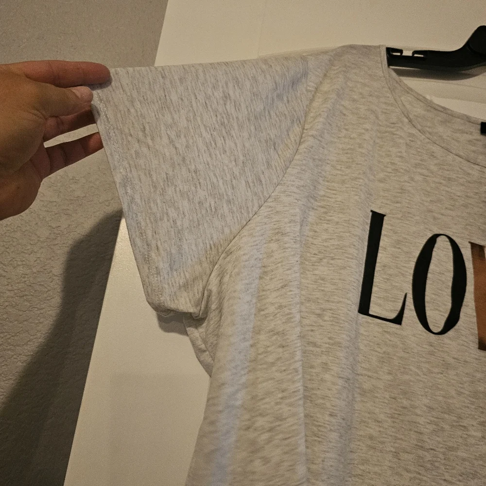 New Womans Size 4x LOVE shirt 87%Polyester 10%rayon 3%spandex - Picture 3 of 5